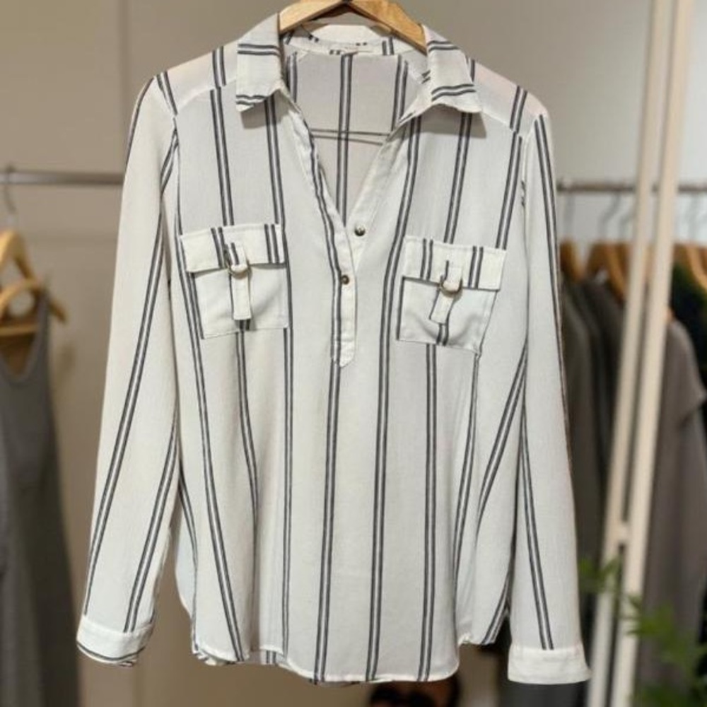 Mine black 2 button pop over black & Cream Top Size Large long sleeves academia